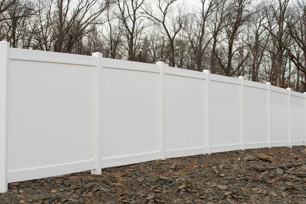 Wood vs Vinyl Fence - What You Need to Know
