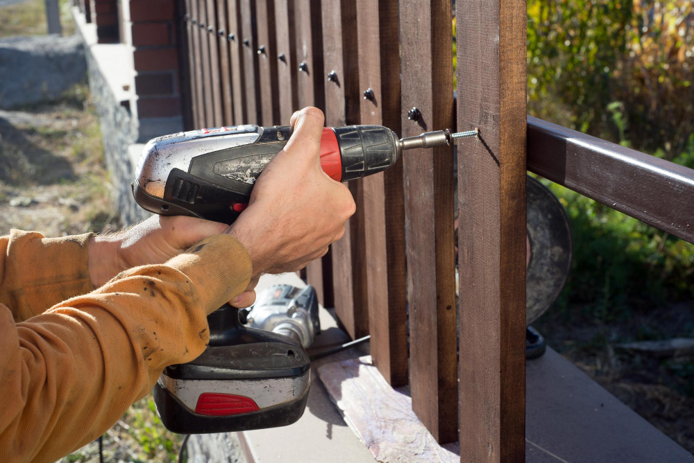 Essential Tips for Efficient Fence Repair