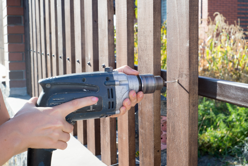 Top Questions to Ask Before Fence Repair