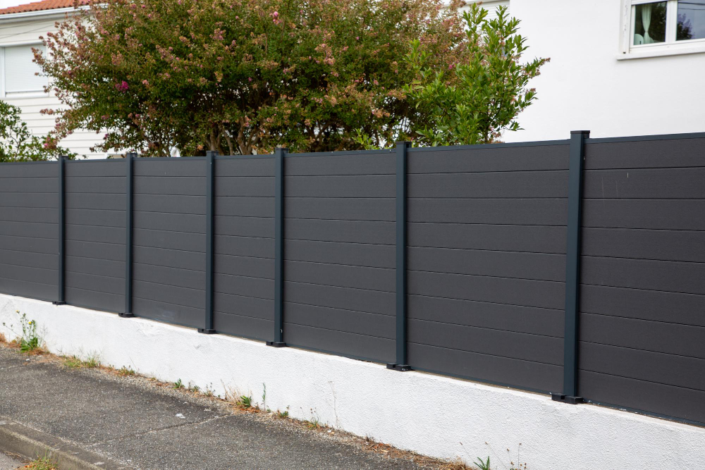 Elevate Your Outdoor Aesthetics with Stunning Horizontal Fence Designs