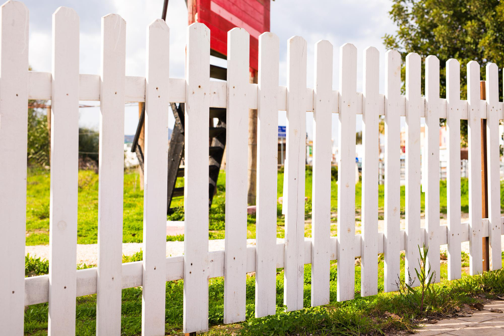 How to Keep Your Vinyl Fence Clean